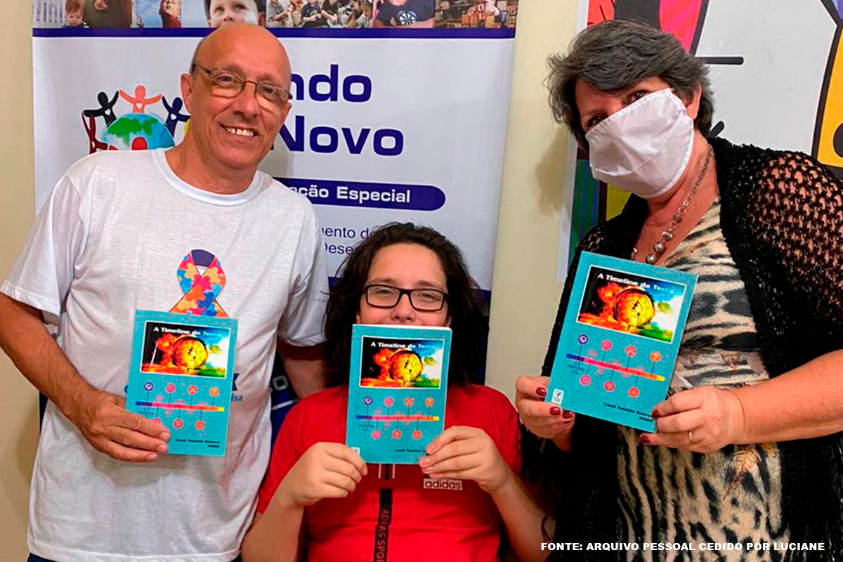 Adolescente com grau leve de autismo lança seu primeiro livro